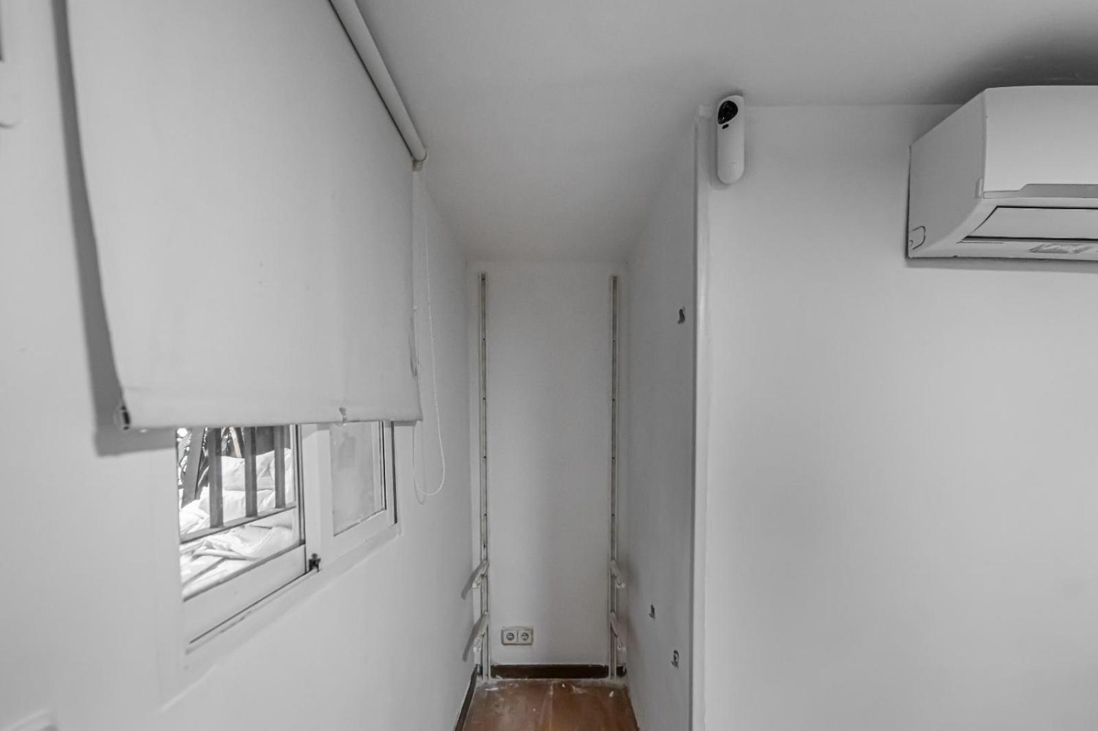 San Vicente Ferrer, Metro Tribunal, Malasana Apartment *
