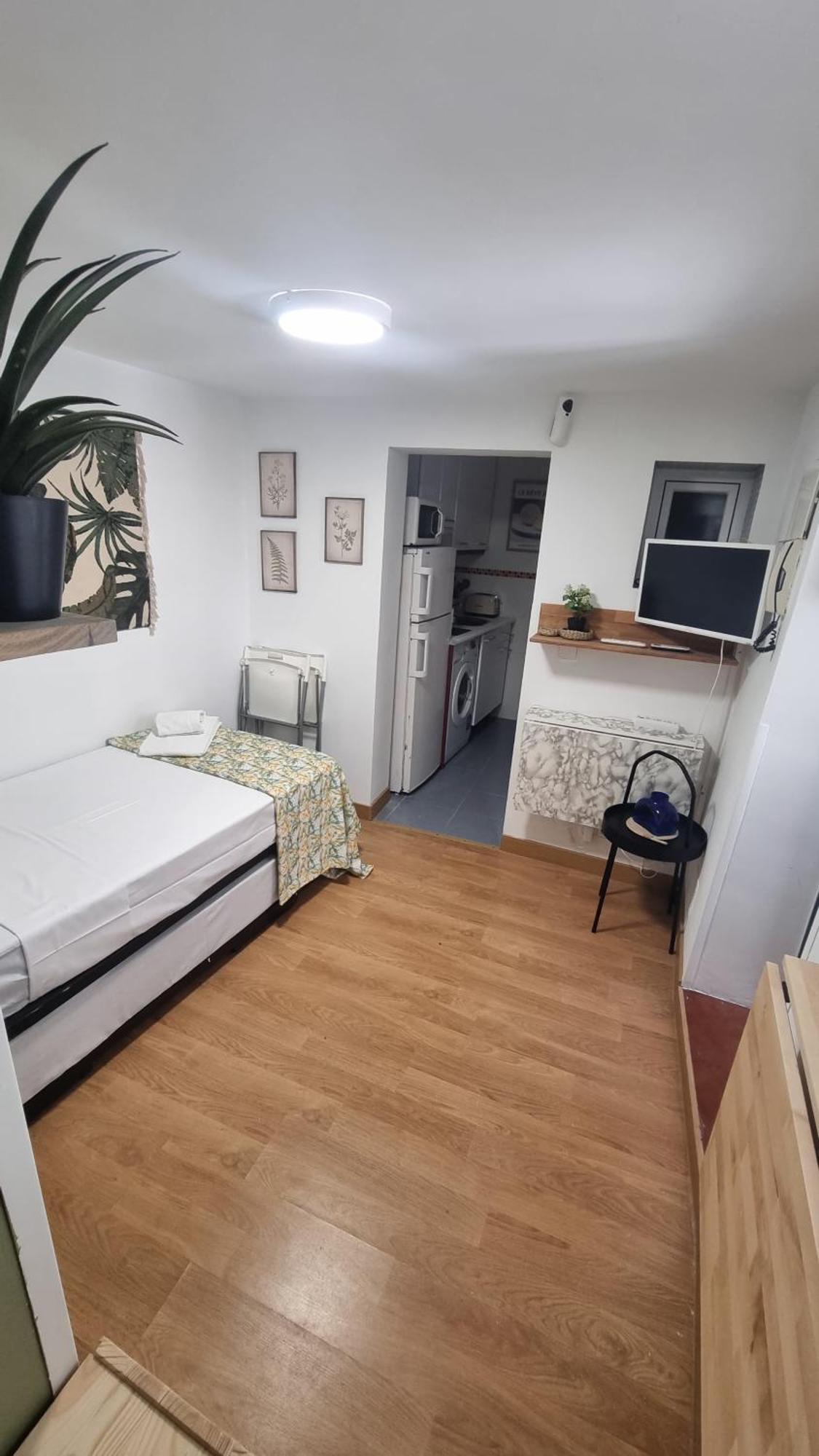 San Vicente Ferrer, Metro Tribunal, Malasana Apartment